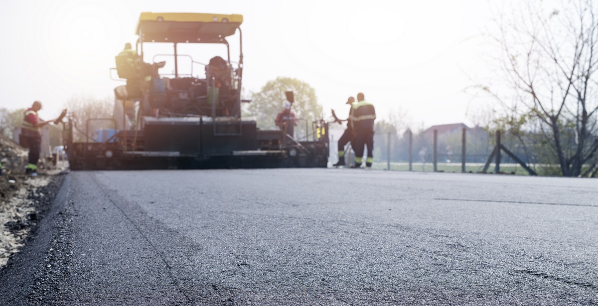 Кабмин выделит более 5,2 млрд рублей на дороги в шести регионах