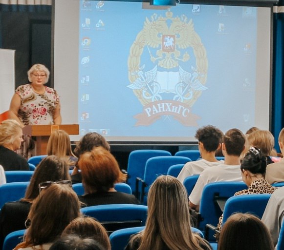 В Президентской академии в городе Смоленске дан старт программе «Обучение служением»