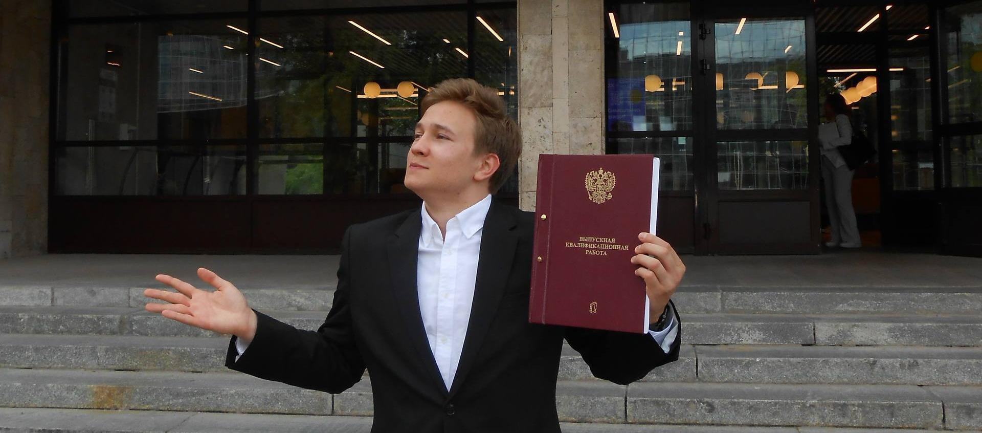 «Четыре года назад я поступал на международные отношения, а сегодня работаю над проектами в сфере ИИ» 