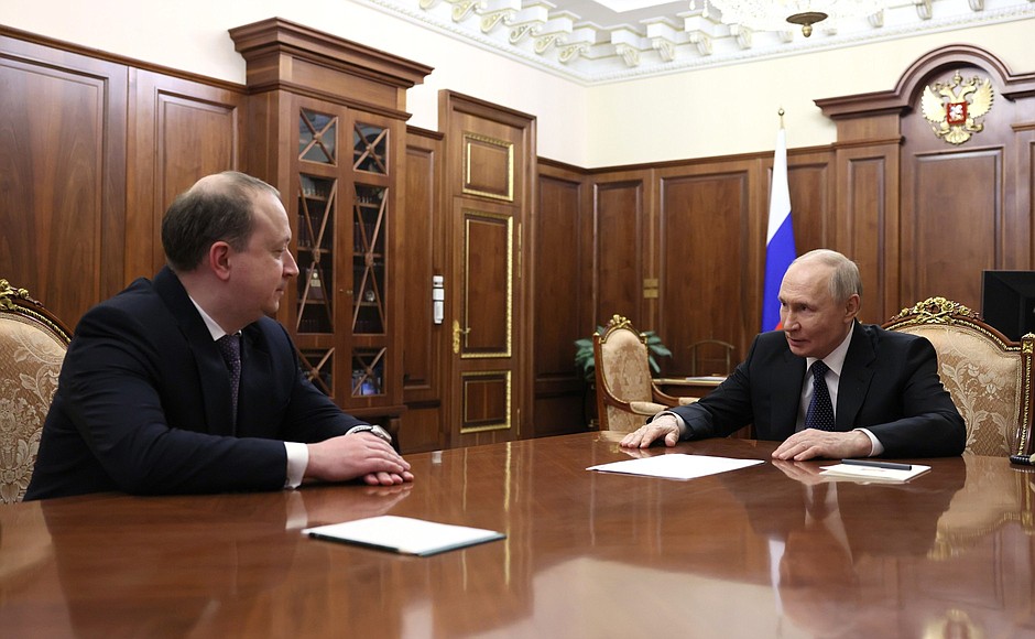 Встреча Президента России Владимира Путина с главой Объединенной судостроительной корпорации Андреем Пучковым
