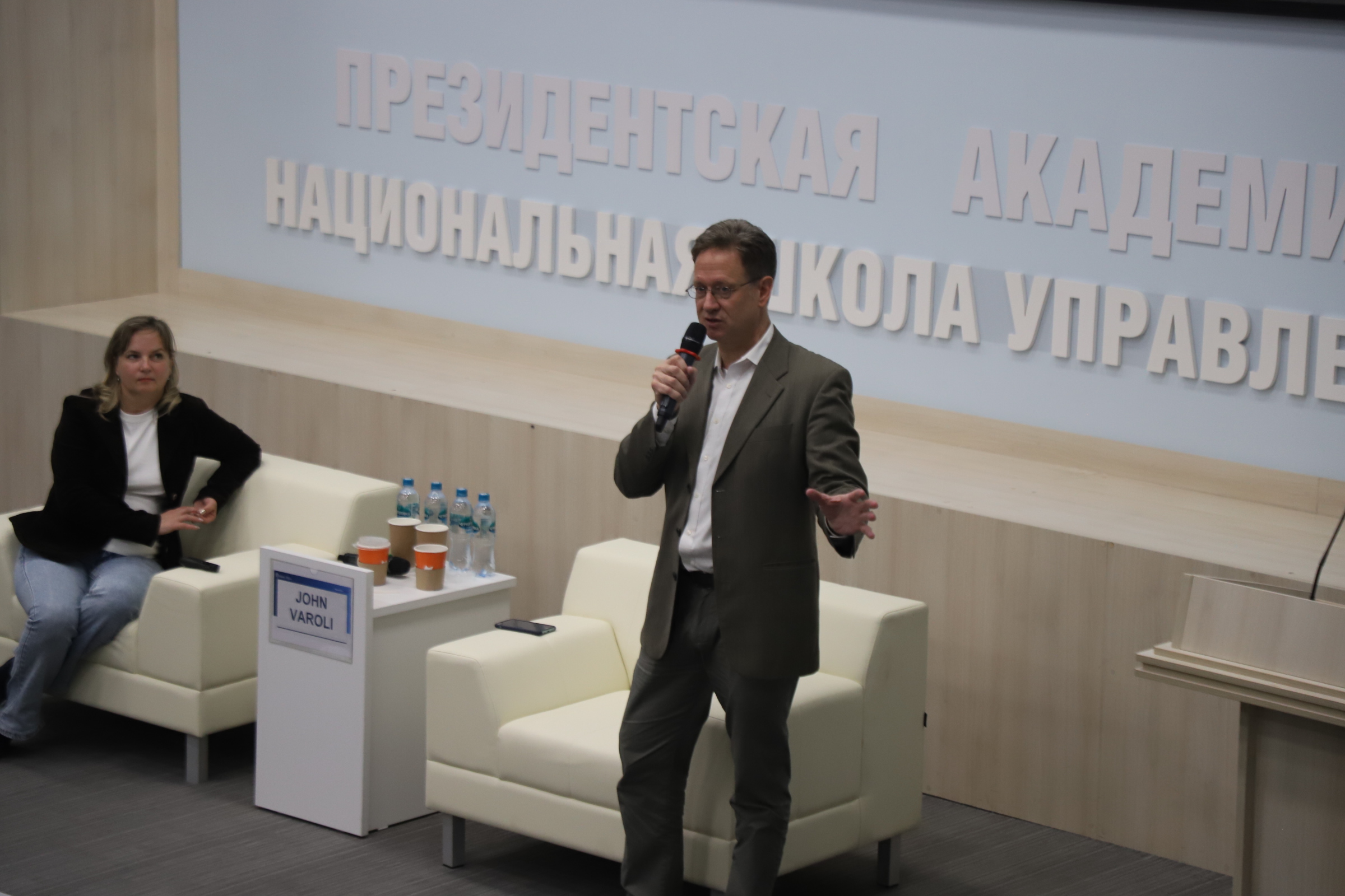«Битва за контроль над вашим разумом»: Джон Вароли о манипуляциях сознанием и информационных войнах