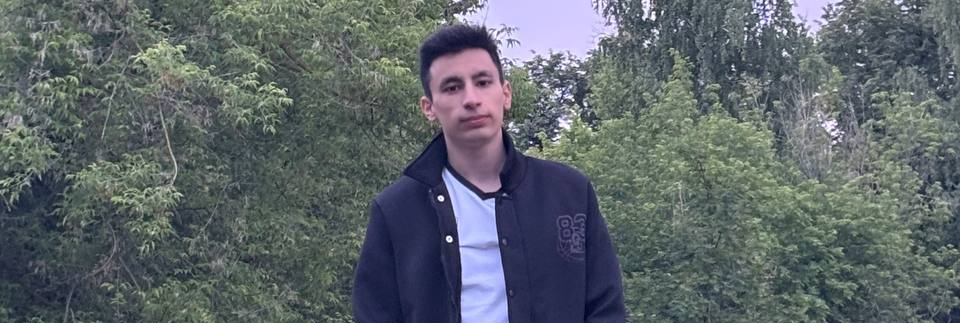 «У меня был средний балл 5.0, но первая практика показала, чего я не умею»