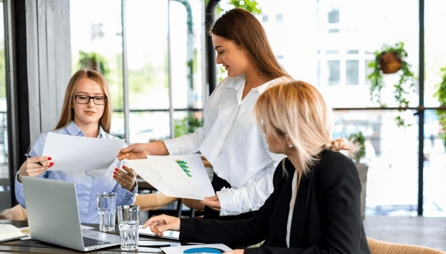 В России доля женщин-предпринимателей в ИТ и химпроизводстве выросла до 50%