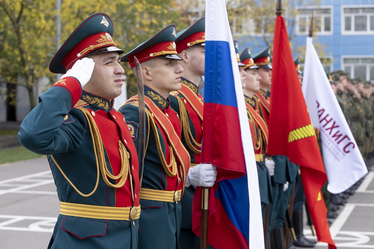 Студенты ВУЦ после выпуска из Академии зачисляются в запас Вооруженных сил РФ