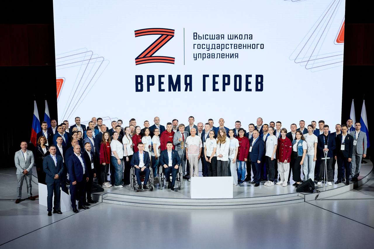 Участники программы «Время Героев» передали молодёжи России Вечный огонь с Северного Полюса