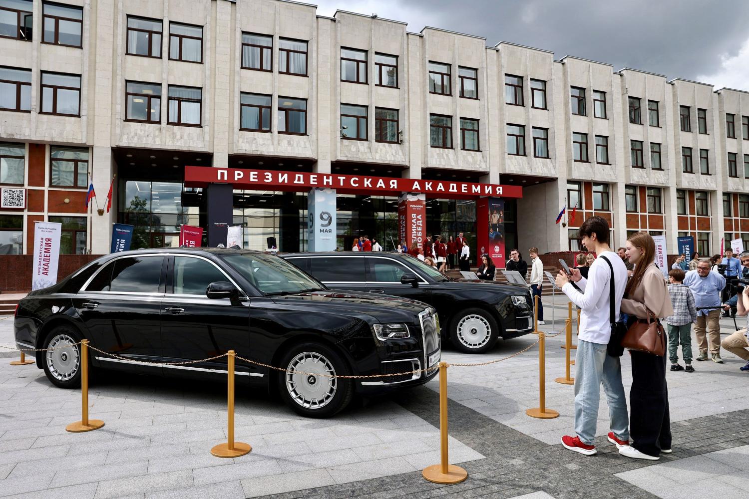 В Президентской академии открылась выставка «Автомобиль и власть»